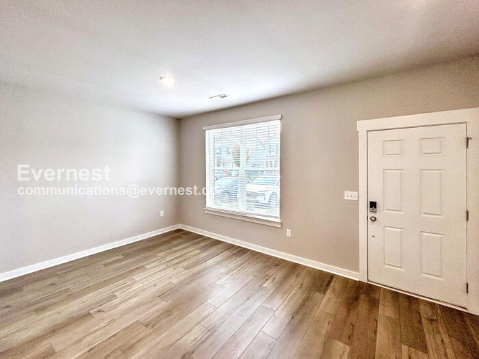 Building Photo - 1731 Frodo Wy