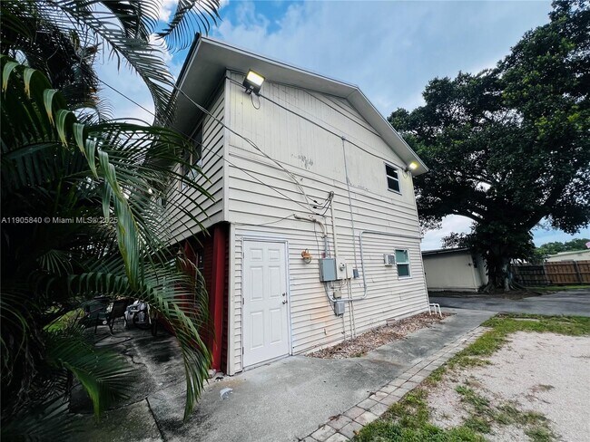 Building Photo - 2655 SE Carroll St