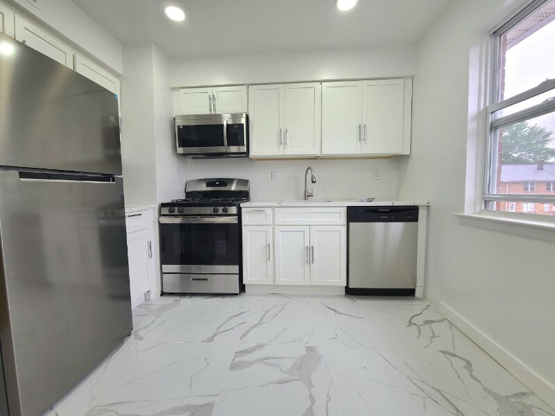 Building Photo - 500 Adams Ln