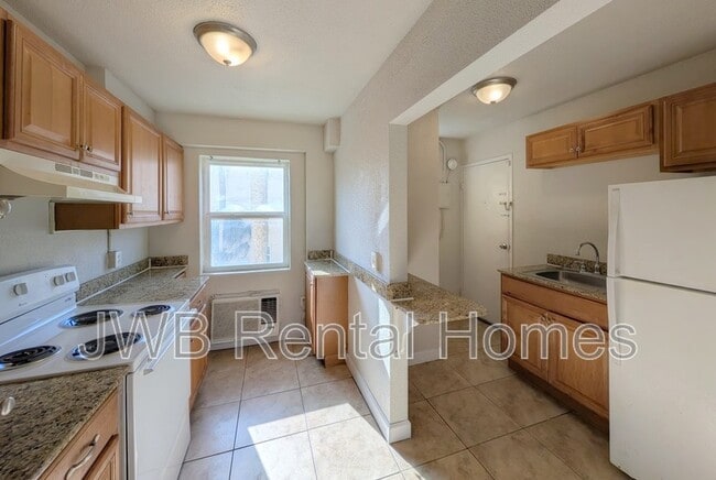 Building Photo - 222 16th Ave N