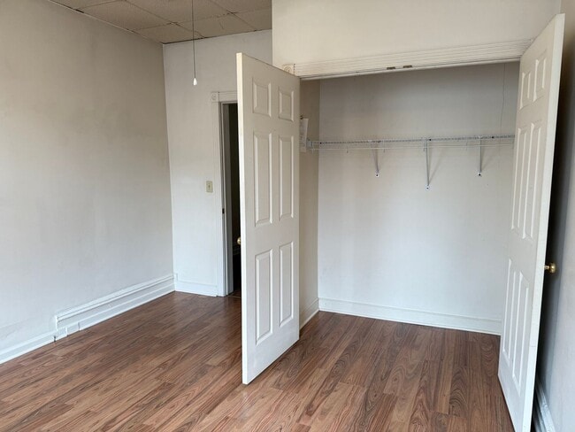Building Photo - First Floor 1 Bedroom w/ BONUS ROOM and Ce...