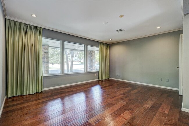 Building Photo - 6325 Glenbrook Ct
