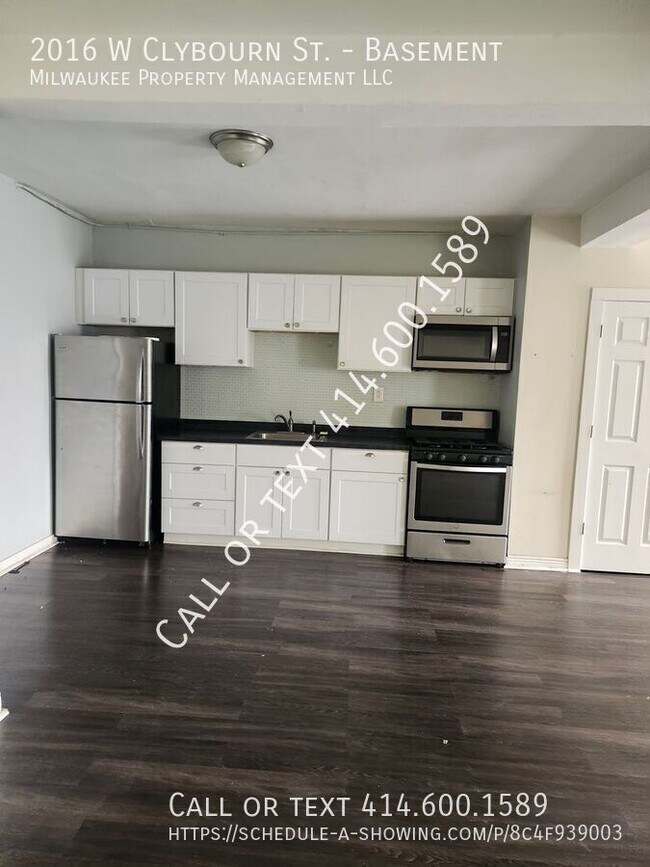 Building Photo - 2016 W Clybourn St