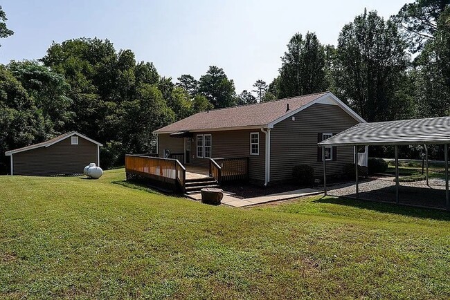 Building Photo - Build Wealth While Leasing this Rural Gem!