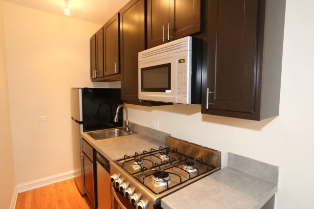 Building Photo - 4617 N Paulina St