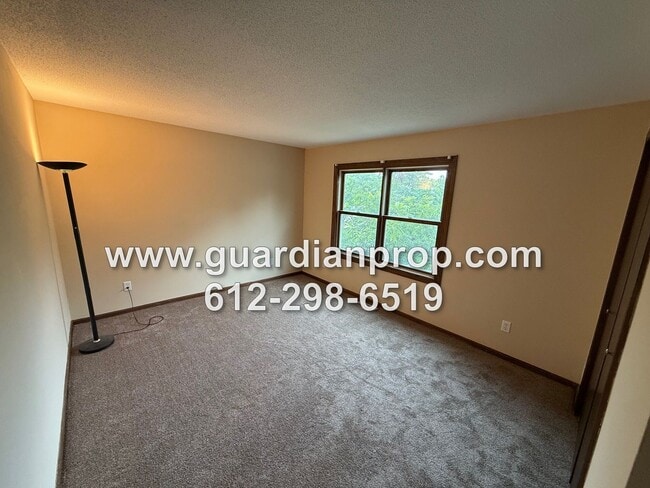 Building Photo - Townhouse Overlooking Pond Available Now, ...