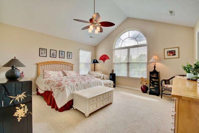 Building Photo - 9097 Royal Oak Ln
