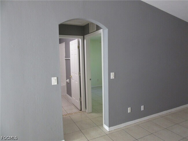 Building Photo - 920 Eisenhower Blvd