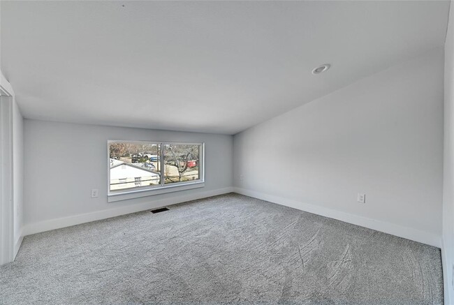Building Photo - 8428 Hathaway Dr