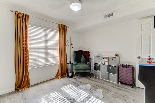 Building Photo - COMING SOON - Spacious Updated Condo in Great Location!