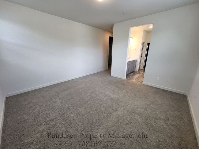 Building Photo - Beautiful 4 Bed / 3 Bath Home in Desirable...