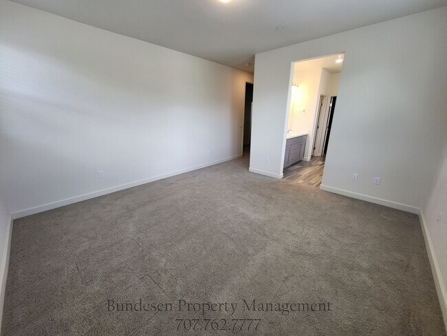 Building Photo - Beautiful 4 Bed / 3 Bath Home in Desirable WillowGlen Community ~7610 Wildrose Way, Rohnert Park