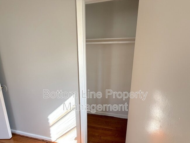 Building Photo - 3021 Marlborough Rd