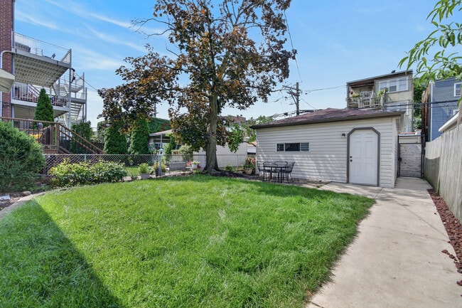 Building Photo - 4940 N Whipple St