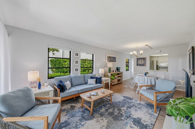 Building Photo - 1334 Chesapeake Ave