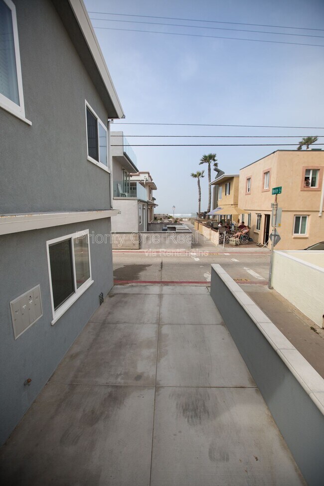 Building Photo - 713 Venice Ct.