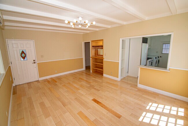 Building Photo - 156 W Linden Ct