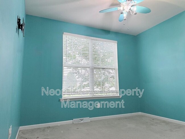 Building Photo - 214 Redstone Ct