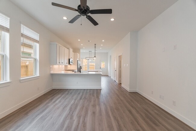 Building Photo - 10726 Pine Pink