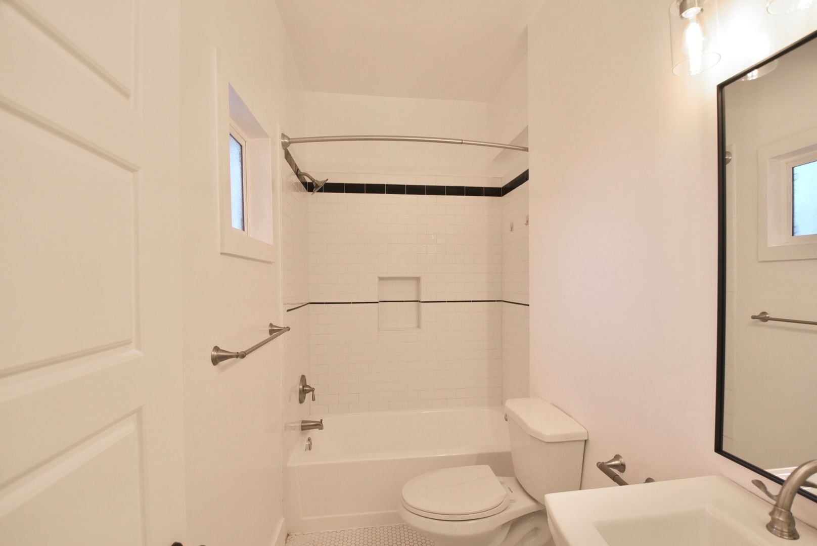 Building Photo - 2214 Elsinore St