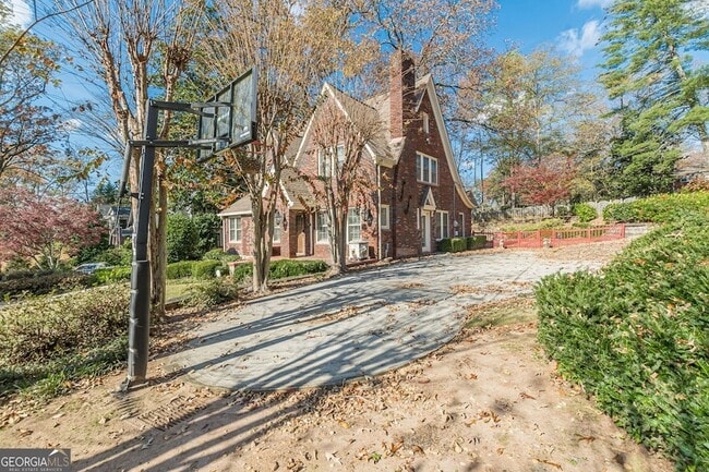 Building Photo - 1957 Walker Ave