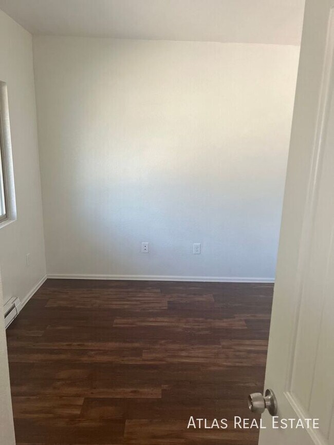 Building Photo - 236 W Iowa Ave