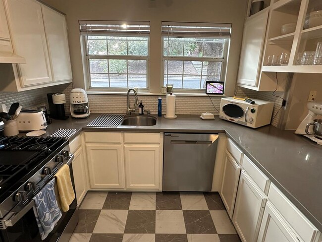 Building Photo - 311 Le Grande Ave