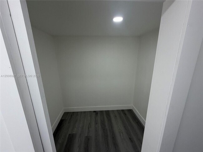 Building Photo - 13885 NW 5th Ave