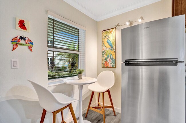 Building Photo - 417 NE 17th Ave