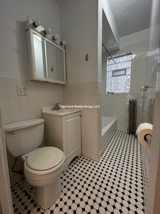 Building Photo - 910 Reba Pl