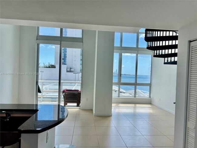 Primary Photo - 300 S Biscayne Blvd