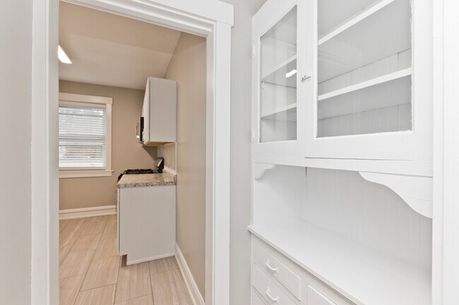 Building Photo - 1019 Dempster St