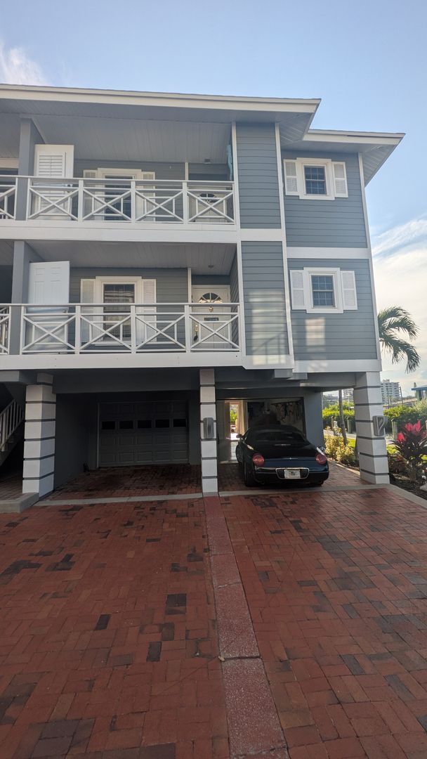 Building Photo - SEASONAL 2/2 coastal-inspired luxury condo with bay view, and boat slip