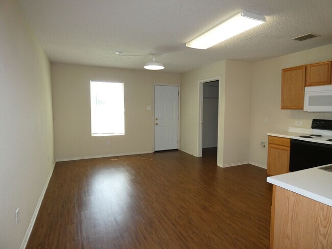 Building Photo - 6920 Meadow Way Ln