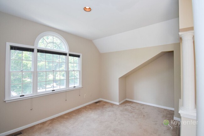 Building Photo - 5474 Grandview Ln