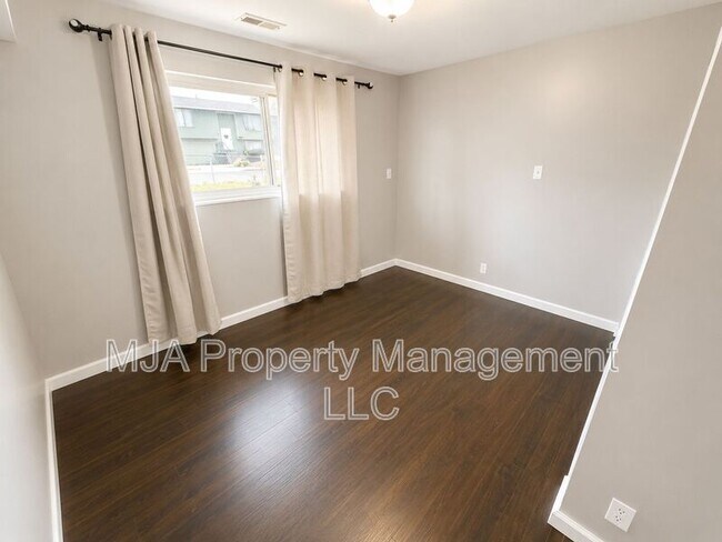 Building Photo - 6375 Fuchsia Dr