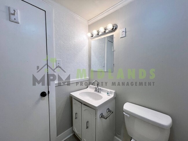 Building Photo - 135 Rivelon Rd