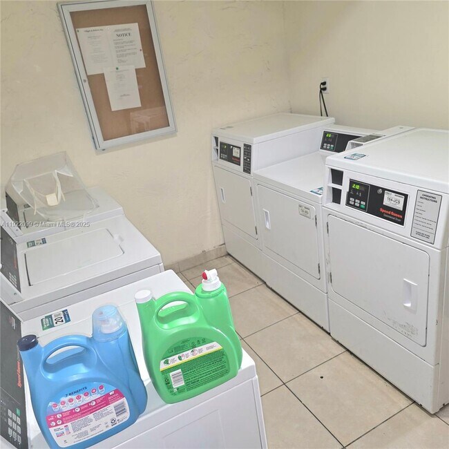 Building Photo - 14500 SW 88th Ave