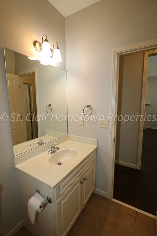 Building Photo - Desirable Community of Avalon