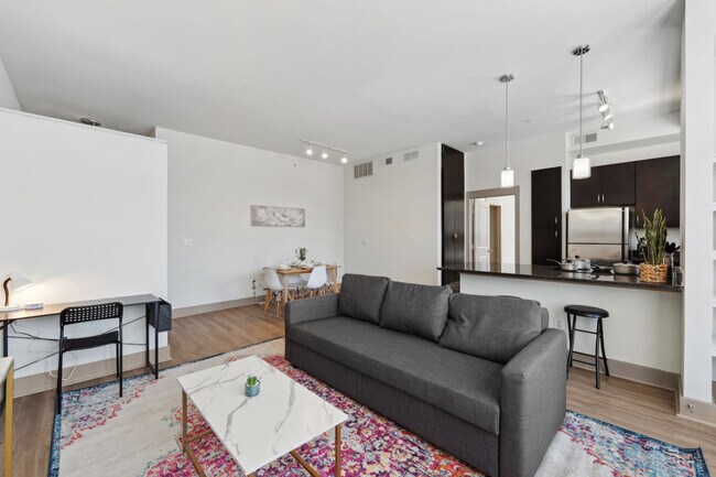 Building Photo - 264 N Walton St