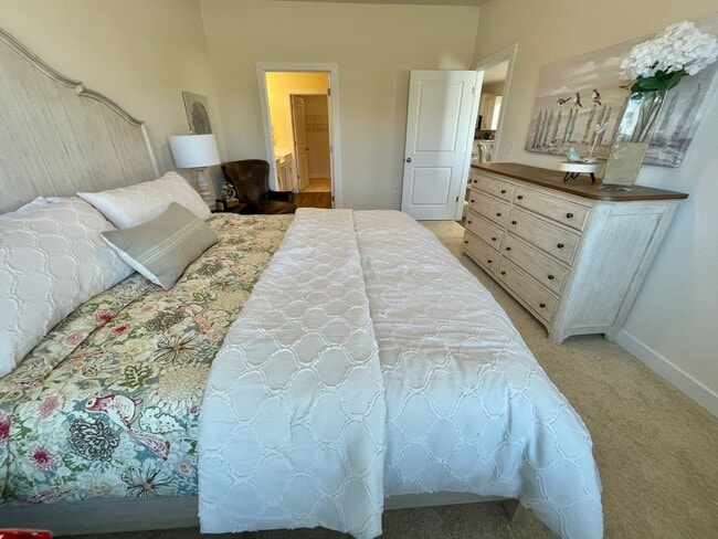 Building Photo - Cardinal | 4 Bed 2.5 Bath | Garage | 1895 ...
