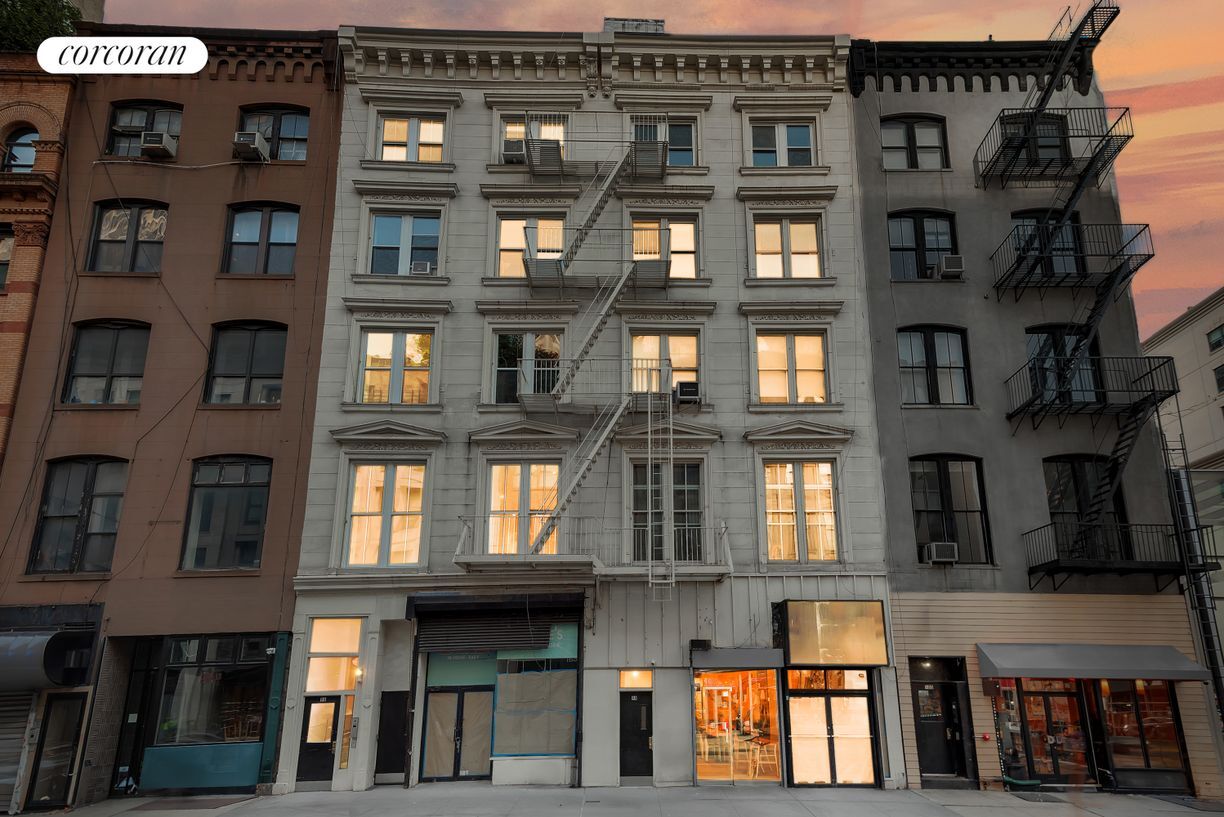 Building Photo - 98 Chambers St