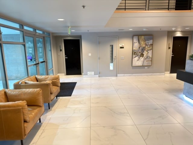 Building Photo - 425 W Beech St