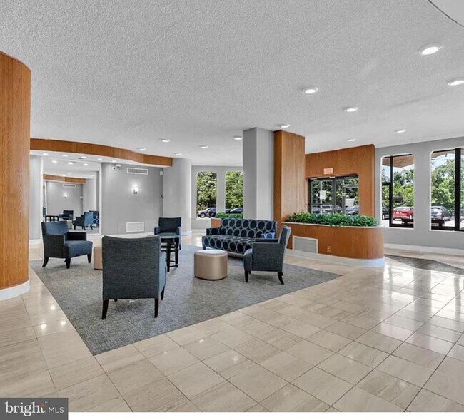 Building Photo - 2500 N Van Dorn St