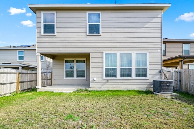 Building Photo - 4 bedroom with office and loft just South San Antonio