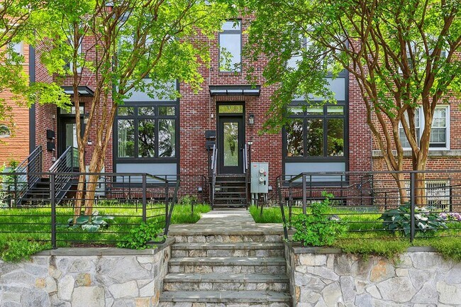 Primary Photo - 818 Taylor St NW