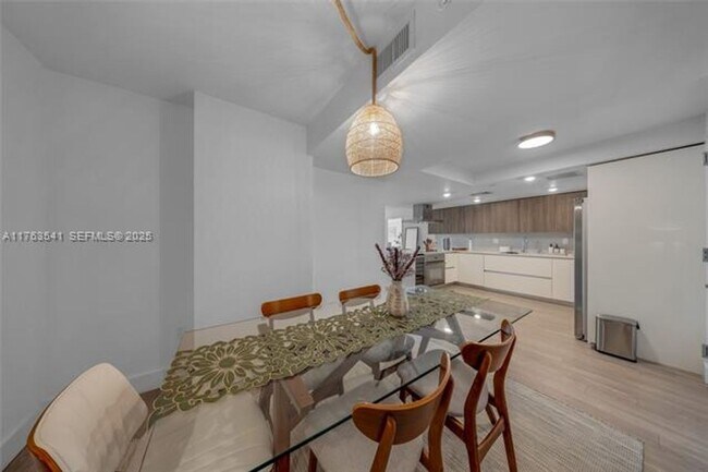 Building Photo - 1025 92nd St