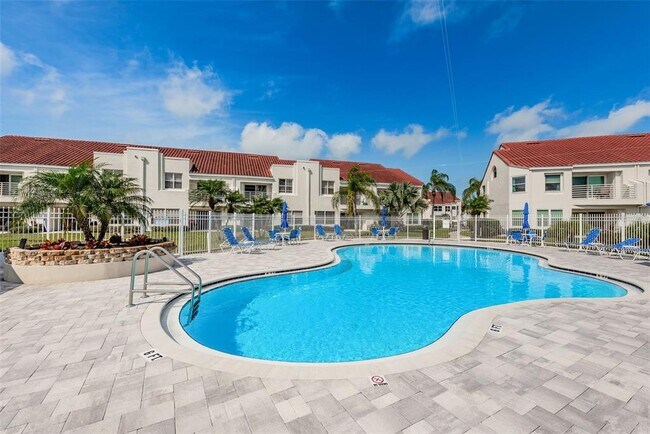 Building Photo - 6077 Bahia Del Mar Blvd S
