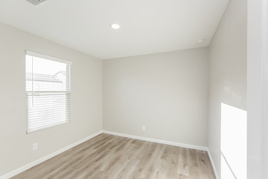 Building Photo - 8039 W Agora Ln