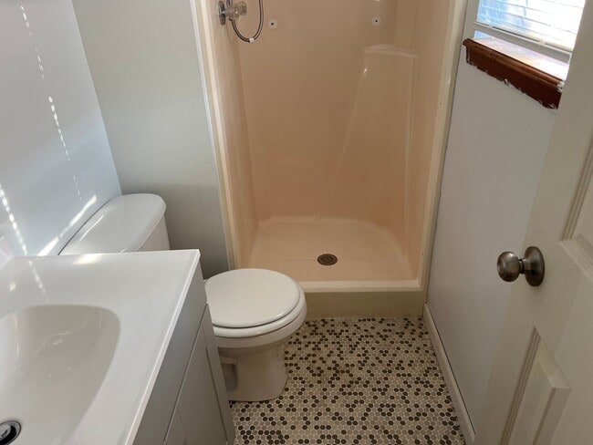 Building Photo - comfort and convenience in this 3 bedroom ...